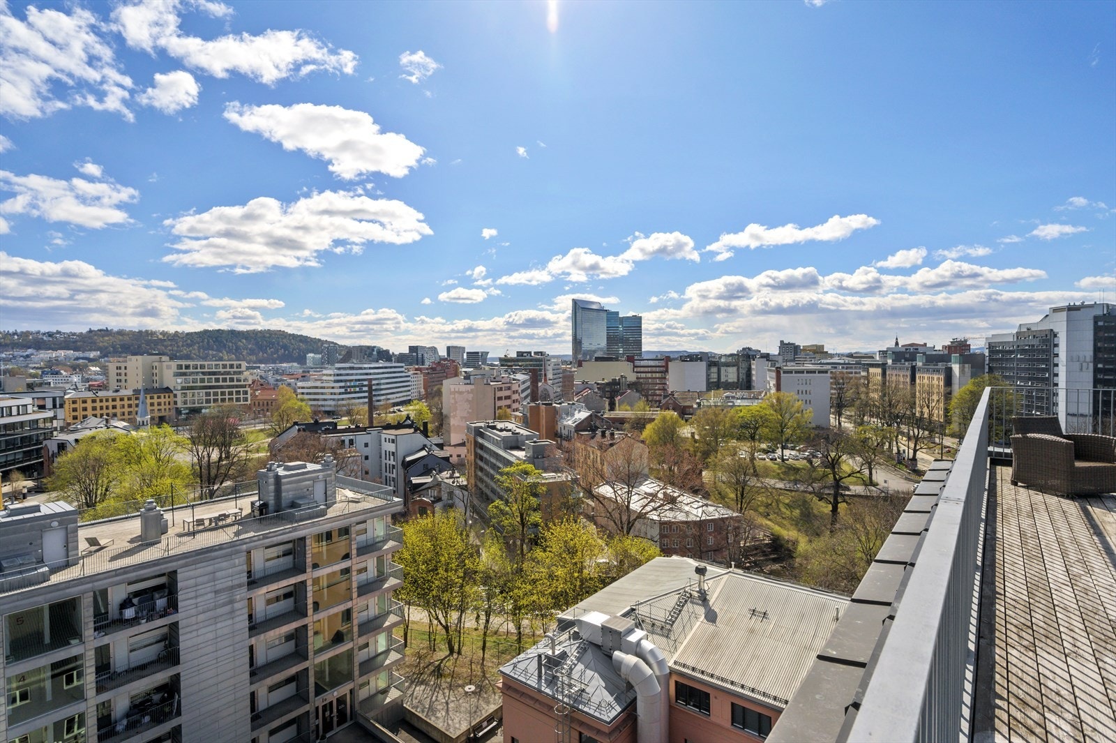 Fra takterrassen har du utsikt over hele Oslo Galleribilde