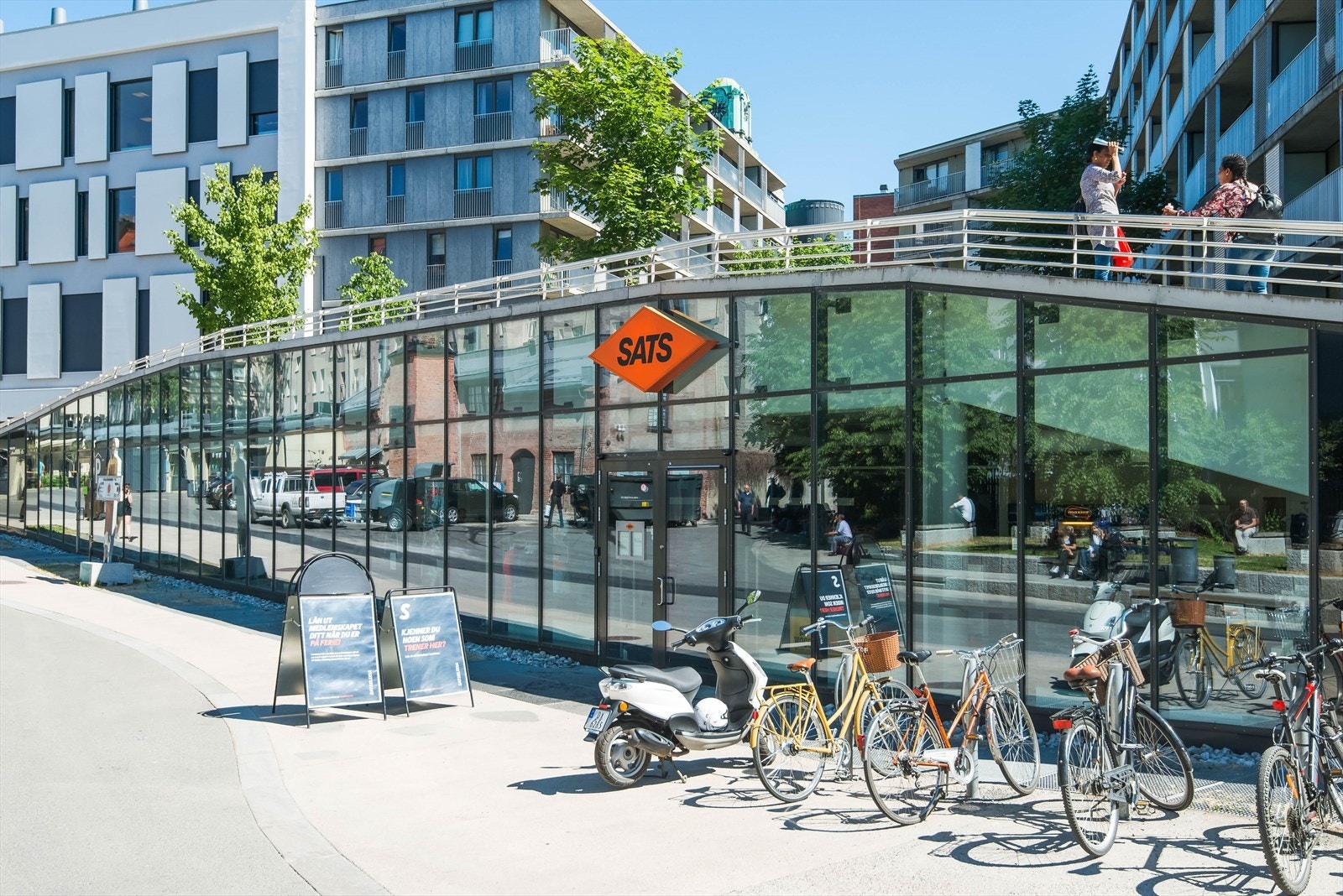 Her har du "alt" rett utenfor døren - trening, restauranter, kollektivt transport, cafeer og uteliv Galleribilde