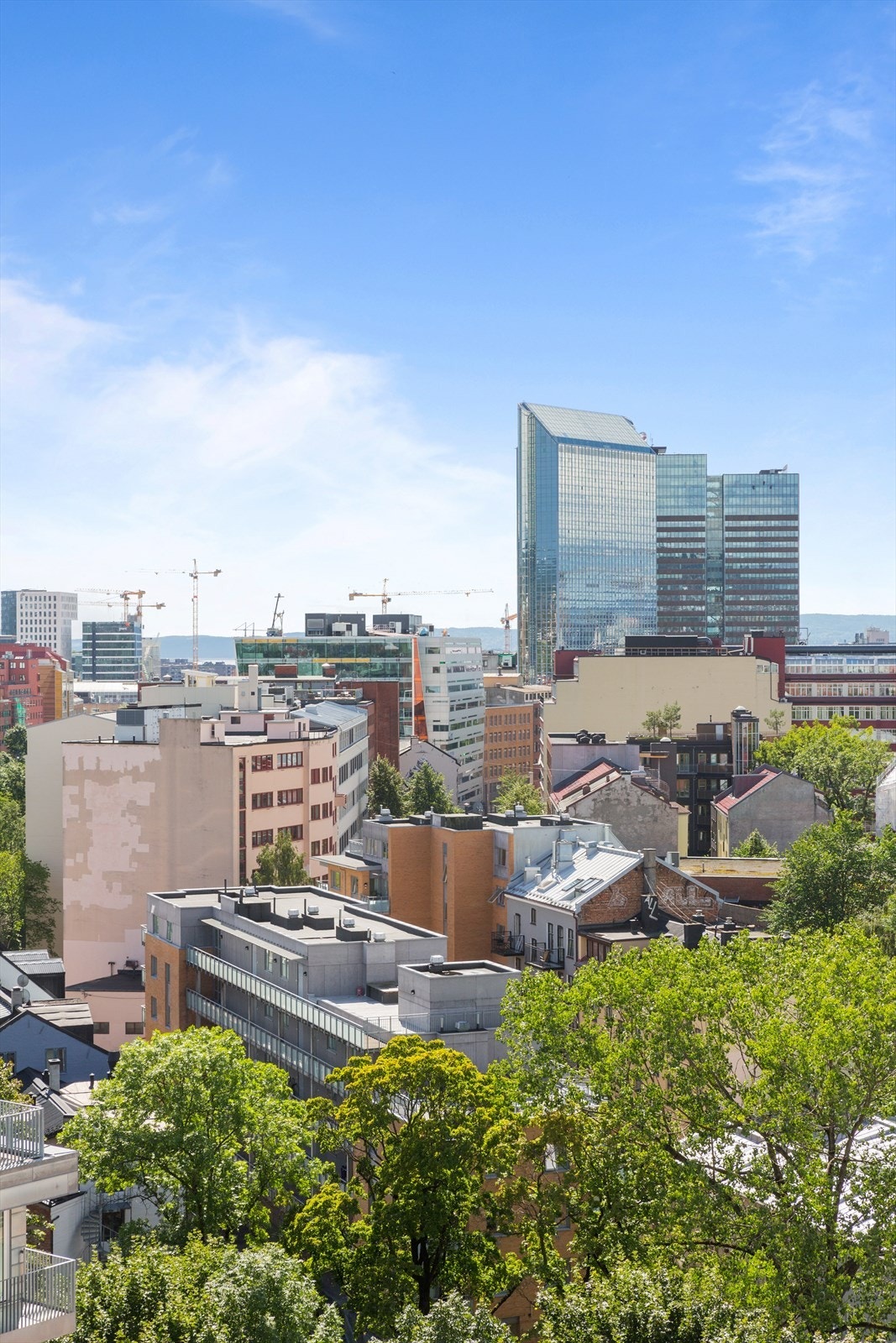 Utsikt fra takterrassen på sommertid Galleribilde