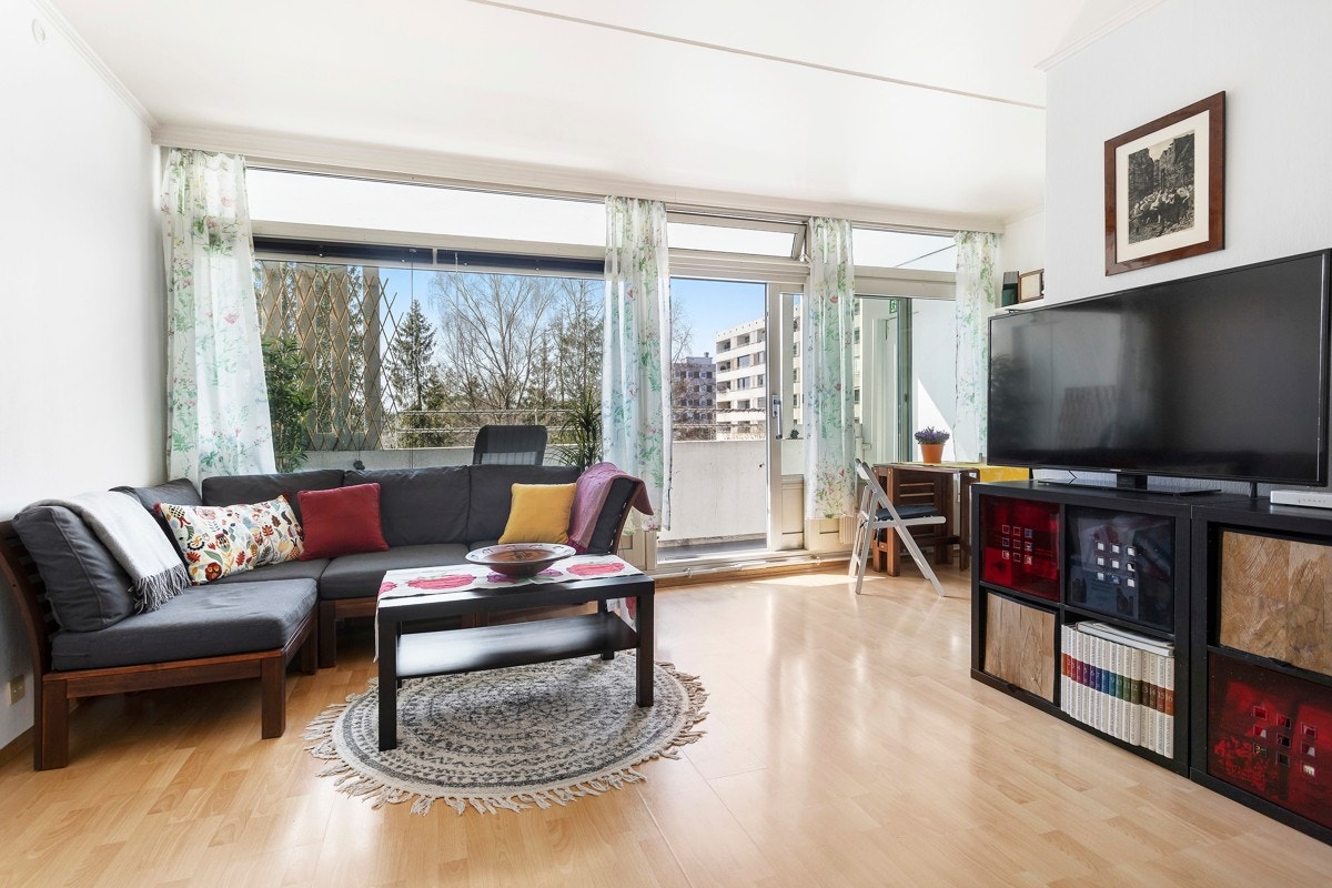 Daniel Berggren ved din lokale eiendomsmegler Eie Stovner har gleden av å presentere Ole Brumms vei 42! Galleribilde