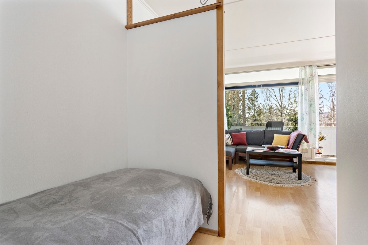 Romslig sovealkove med plass til dobbeltseng Galleribilde