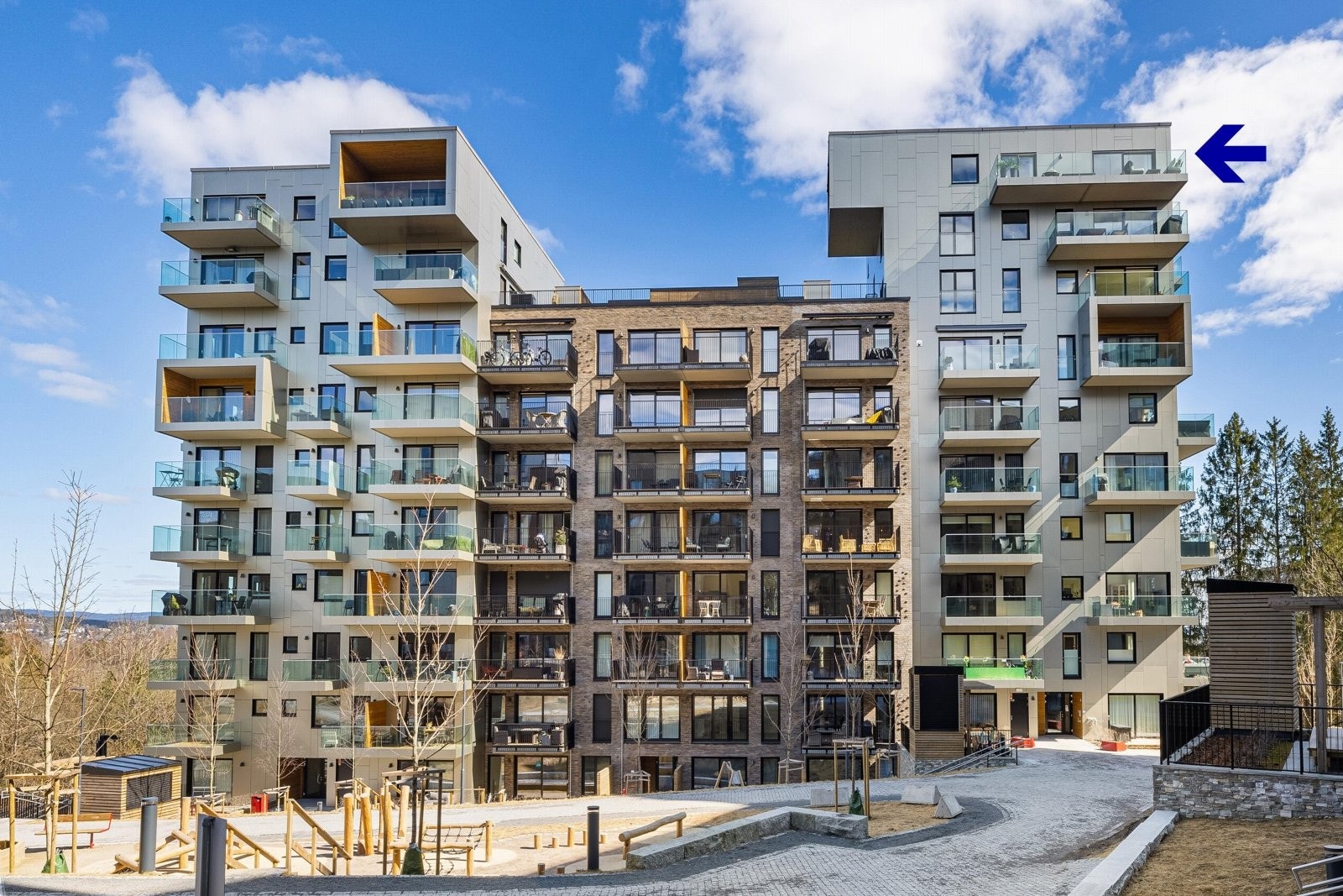 Fasade fra vest markert med leilighetens beliggenhet Galleribilde