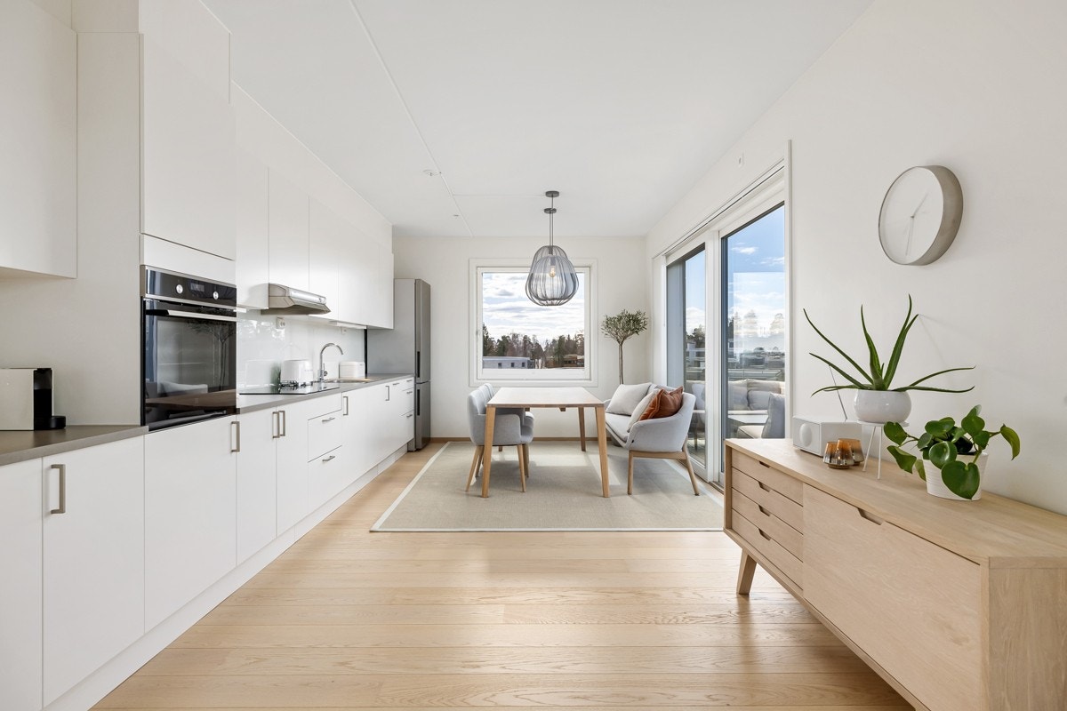 Stort spisekjøkken med tidløs innredning fra Sigdal Galleribilde