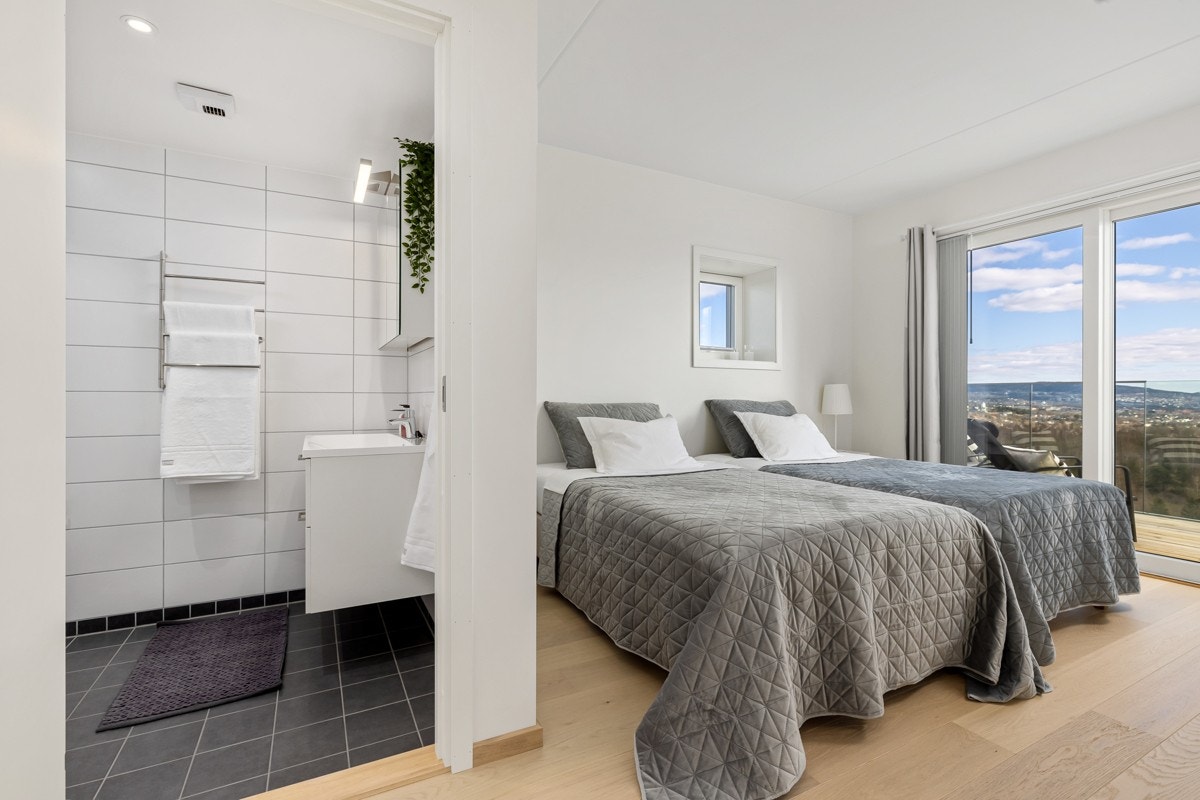 Fra hovedsoverom mot eget baderom Galleribilde