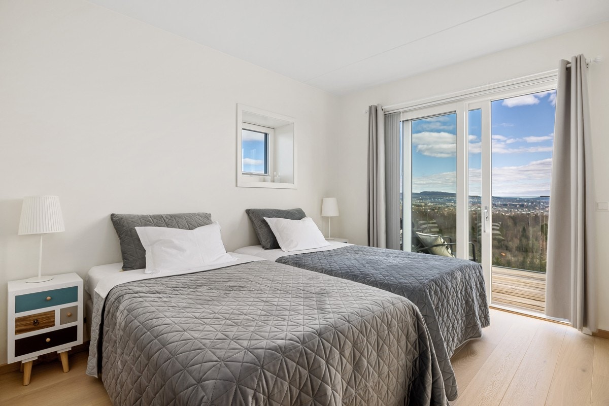 Hovedsoverom med utgang til østvendt balkong Galleribilde