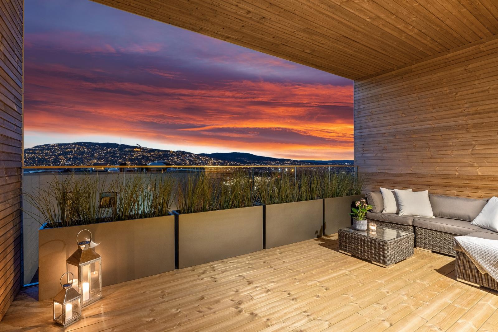 Kveldssteming - Nordvendt balkong på 17 m² med utsikt mot Holmenkollen Galleribilde