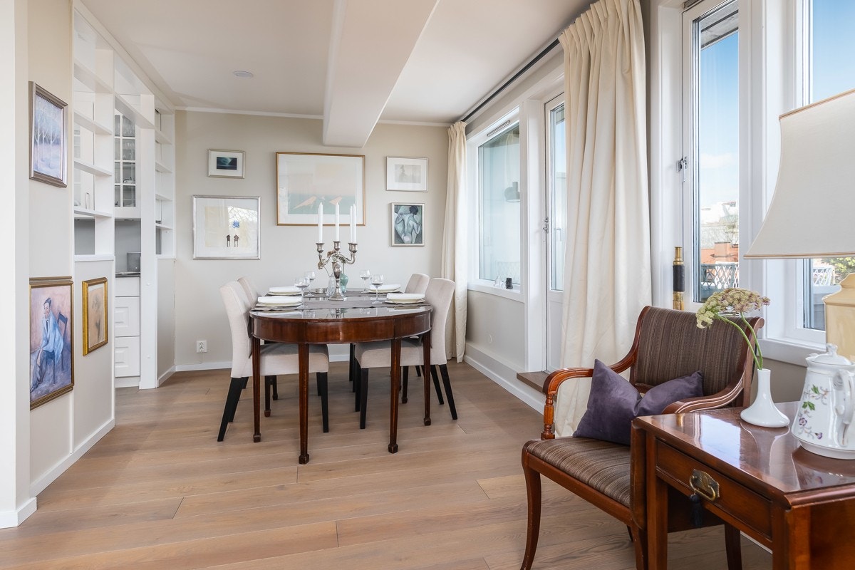 Utgang til terrasse fra spisestue Galleribilde