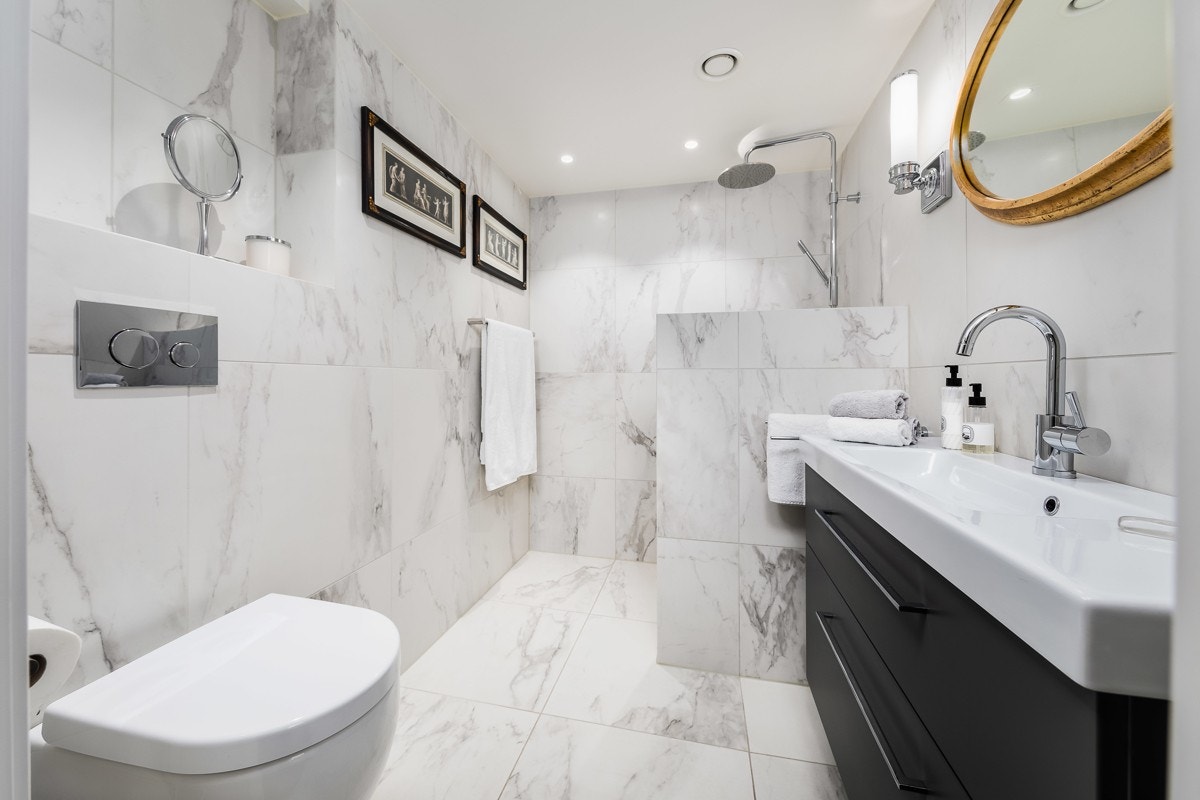 Deilikat pusset opp dusjbad/wc Galleribilde