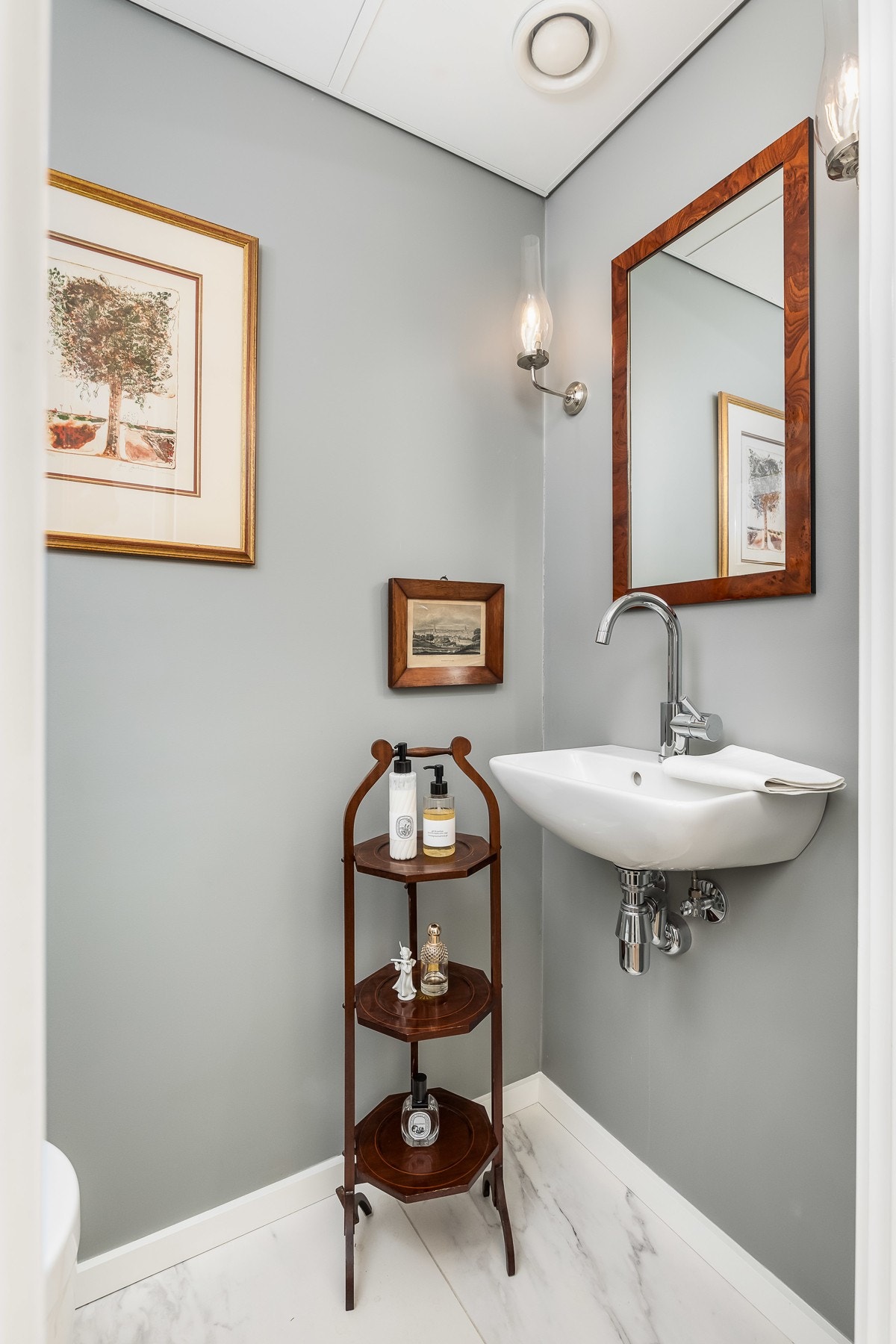 Praktisk gjestetoalett Galleribilde