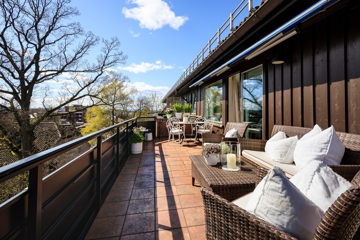 Stor, deilig terrasse på 20 kvm med fritt utsyn Galleribilde