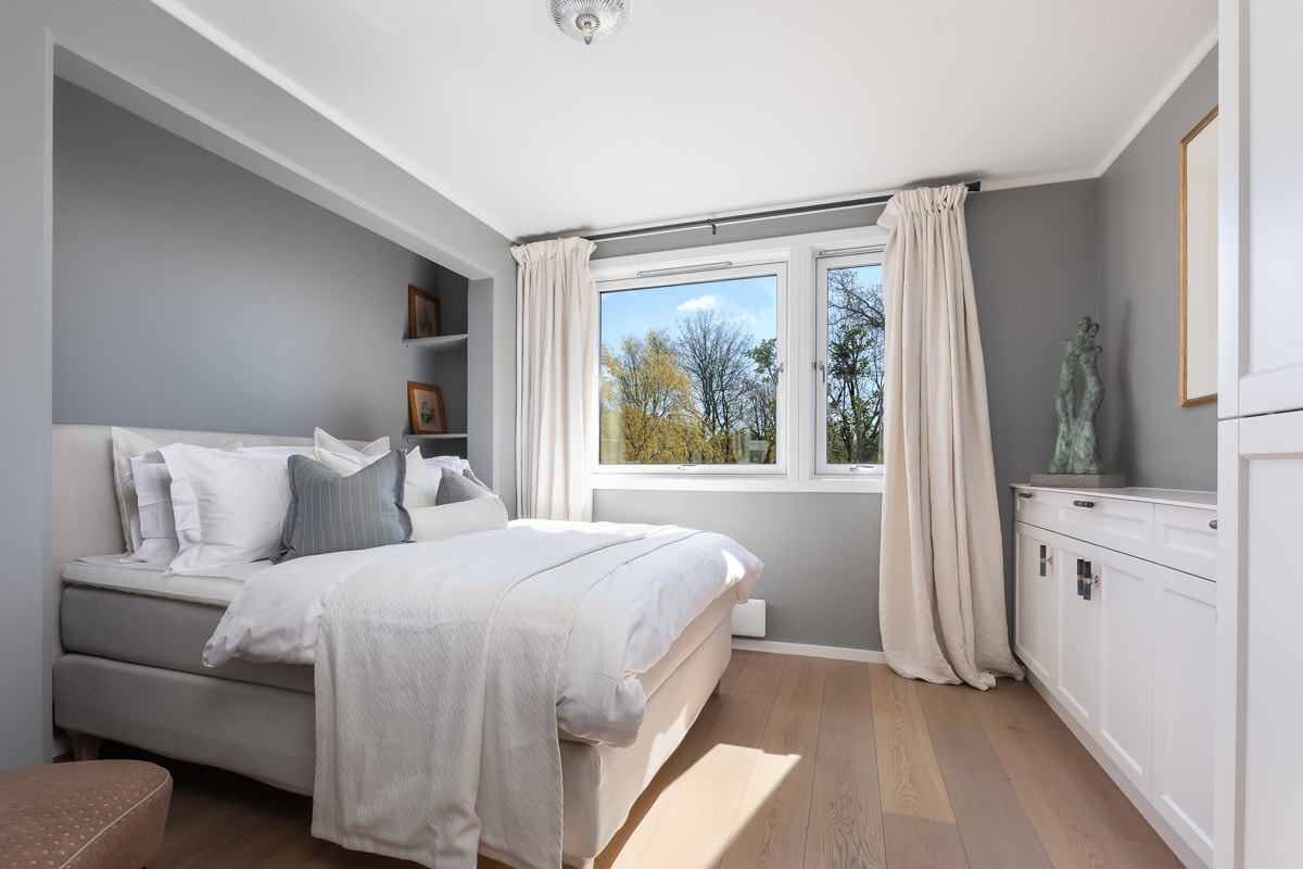 Hovedsoverom med garderobeløsning Galleribilde