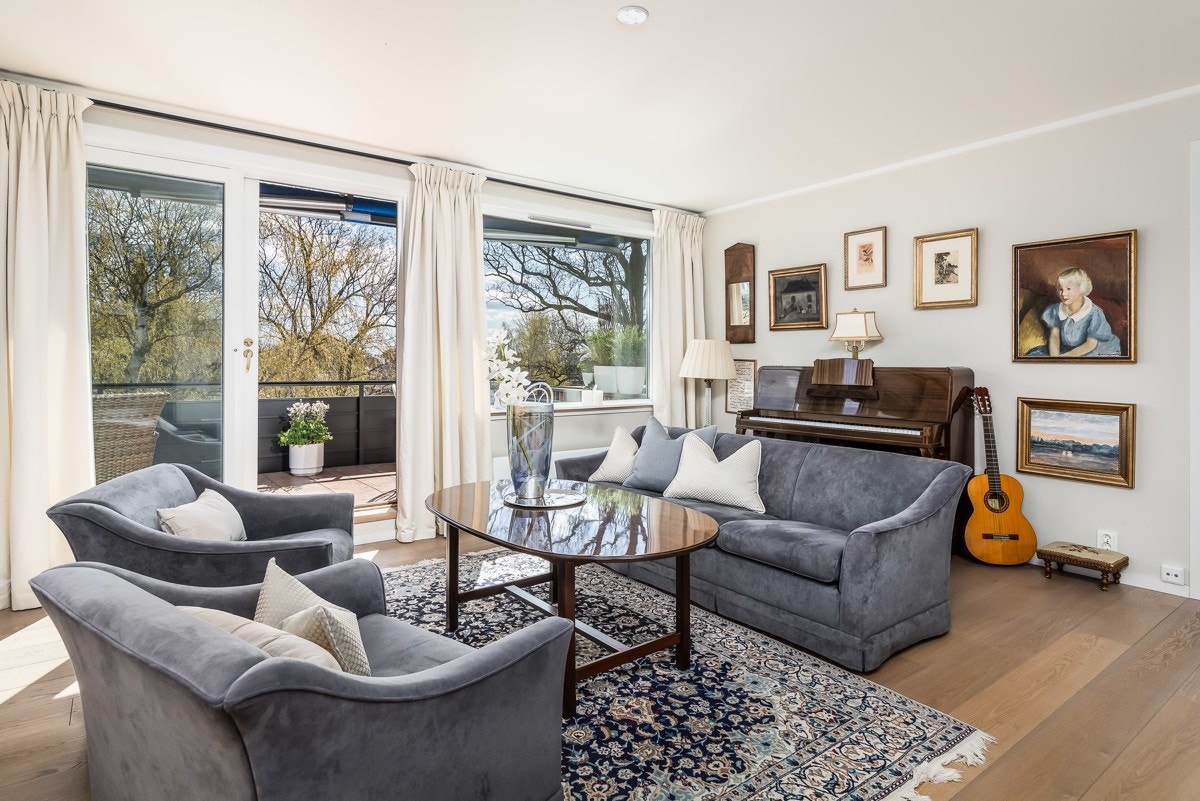 Utgang til den ene terrassen fra stue og den andre fra spisestuen Galleribilde