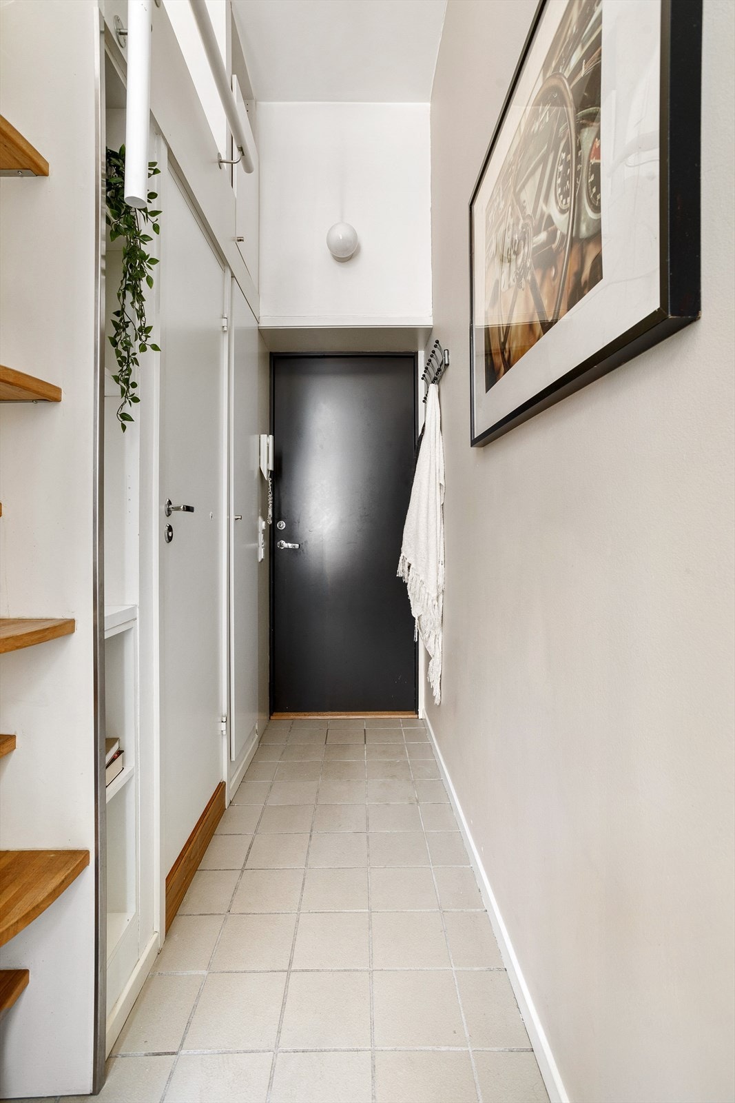 Det er adkomst til hemsen via stige fra stue/kjøkken Galleribilde