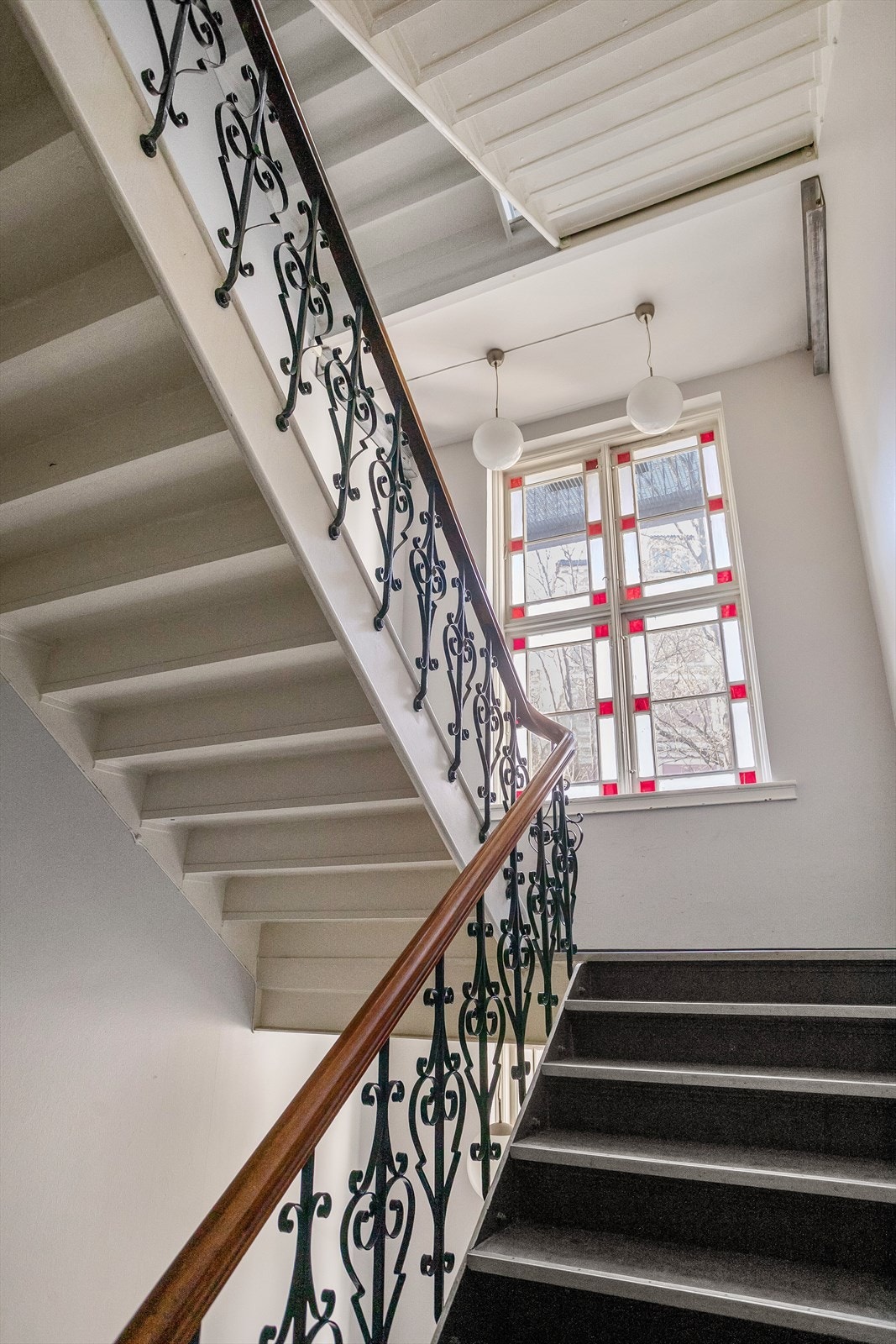 Koselig trappeadkomst til leiligheten Galleribilde