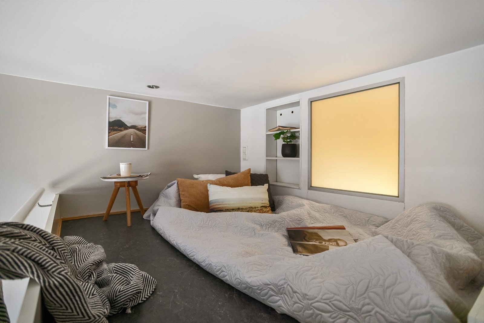 Og pryde vegghyllene med noen gode bøker Galleribilde