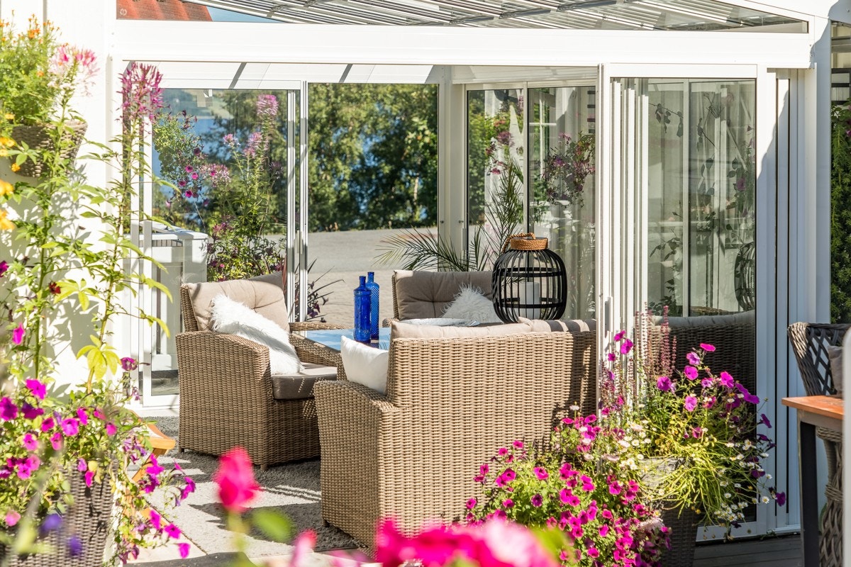 I 2016 ble det tilbygd en vinterhage med glasstak og glass i skyvedører, som kan åpnes opp mot uterommet på tre sider, samt at det kan åpnes i tak Galleribilde