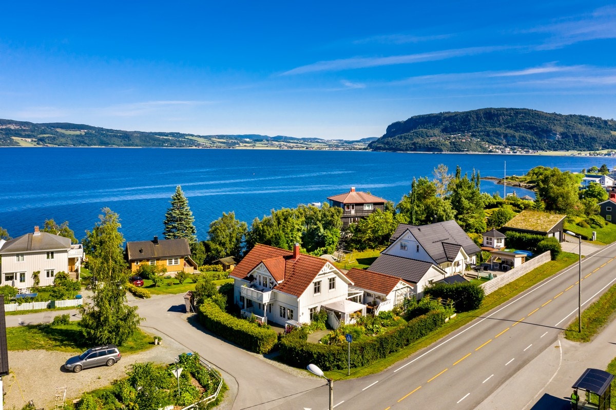 Det er busstopp over veien for boligen, noe som er ypperlig om man jobber i Trondheims- eller Orkdalsregionen. Galleribilde