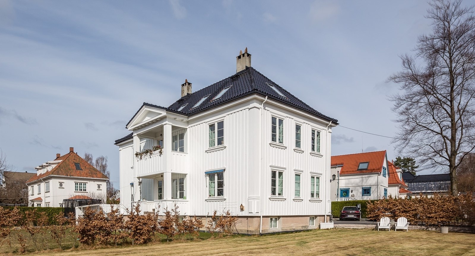 Velkommen til Tuengen allé 31. En toppleilighet som går over 2 plan i en ærverdig og klassisk villa fra 1924. Galleribilde