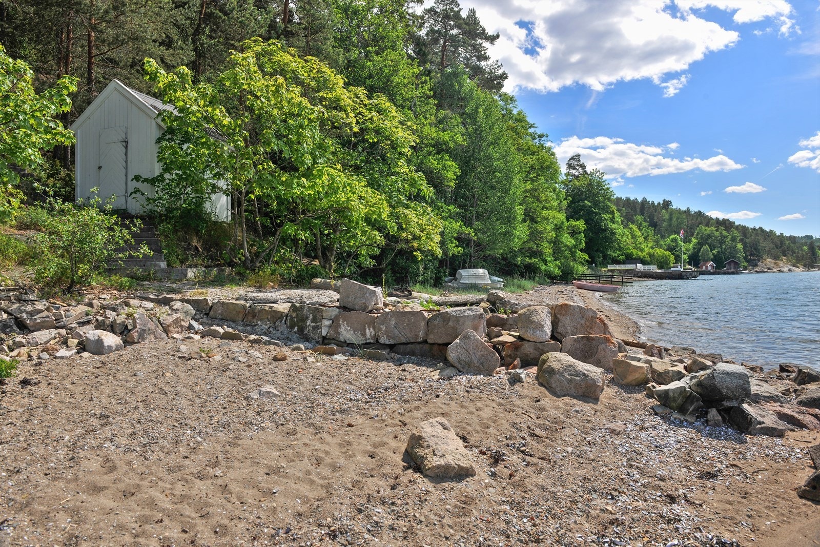 Et skjermet og unikt rekreasjonsområde som fremstår som privat og tilbaketrukket. Galleribilde