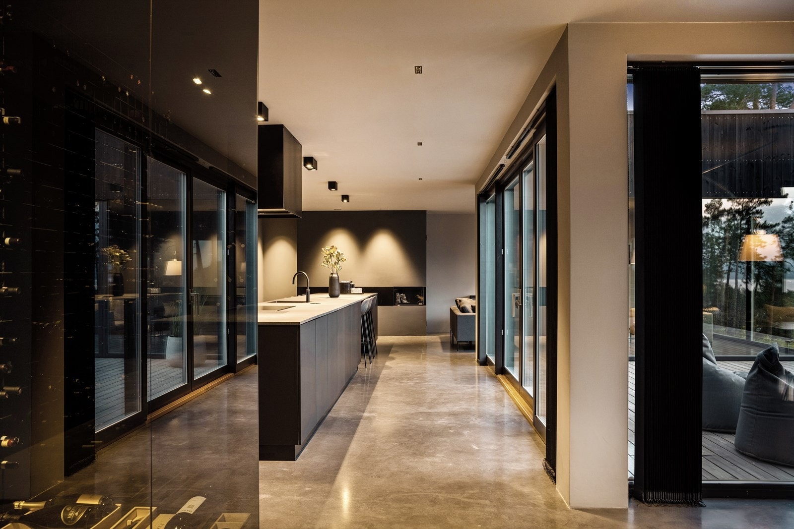 Byggeprosessen bærer preg av god planlegging, og arbeidene fremstår med et meget godt håndverk. Galleribilde