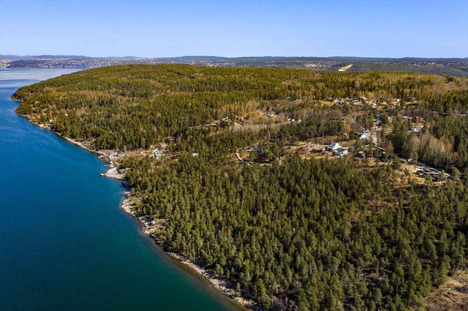 Oversiktsbilde. Huset er til høyre i bildet. Galleribilde