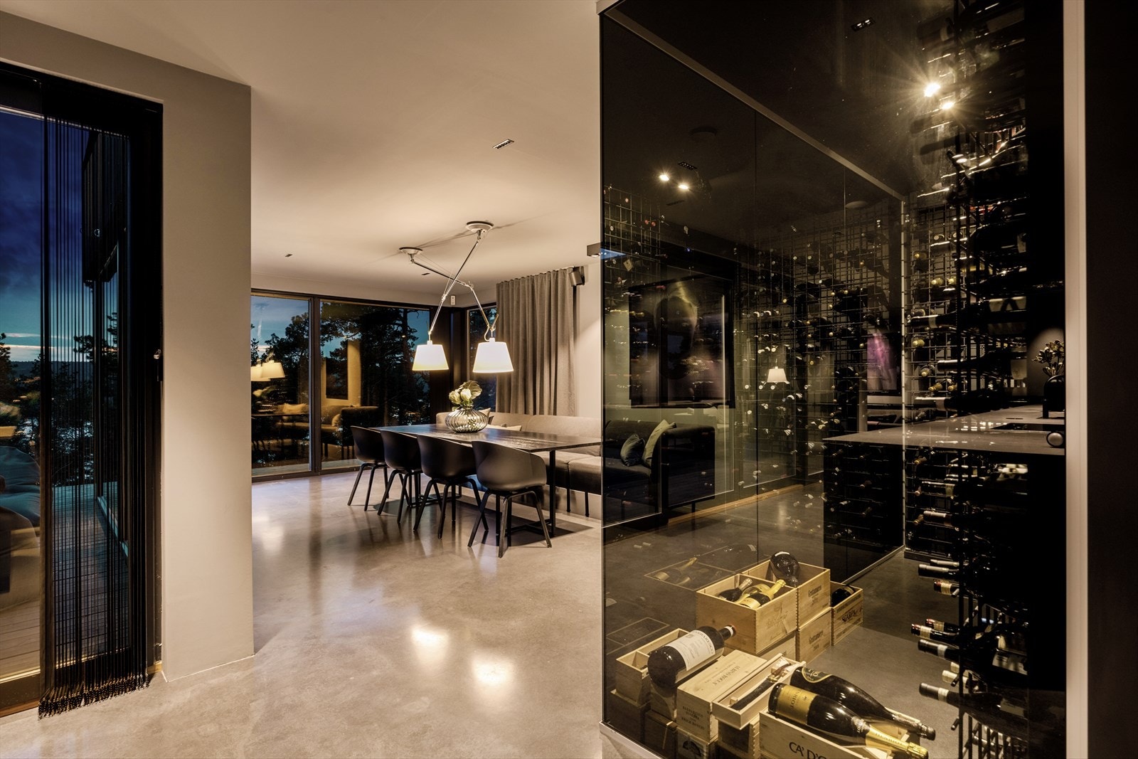 Villaen fremstår som helhetlig og gjennomført, og er særdeles godt planlagt ned til hver minste detalj. Galleribilde