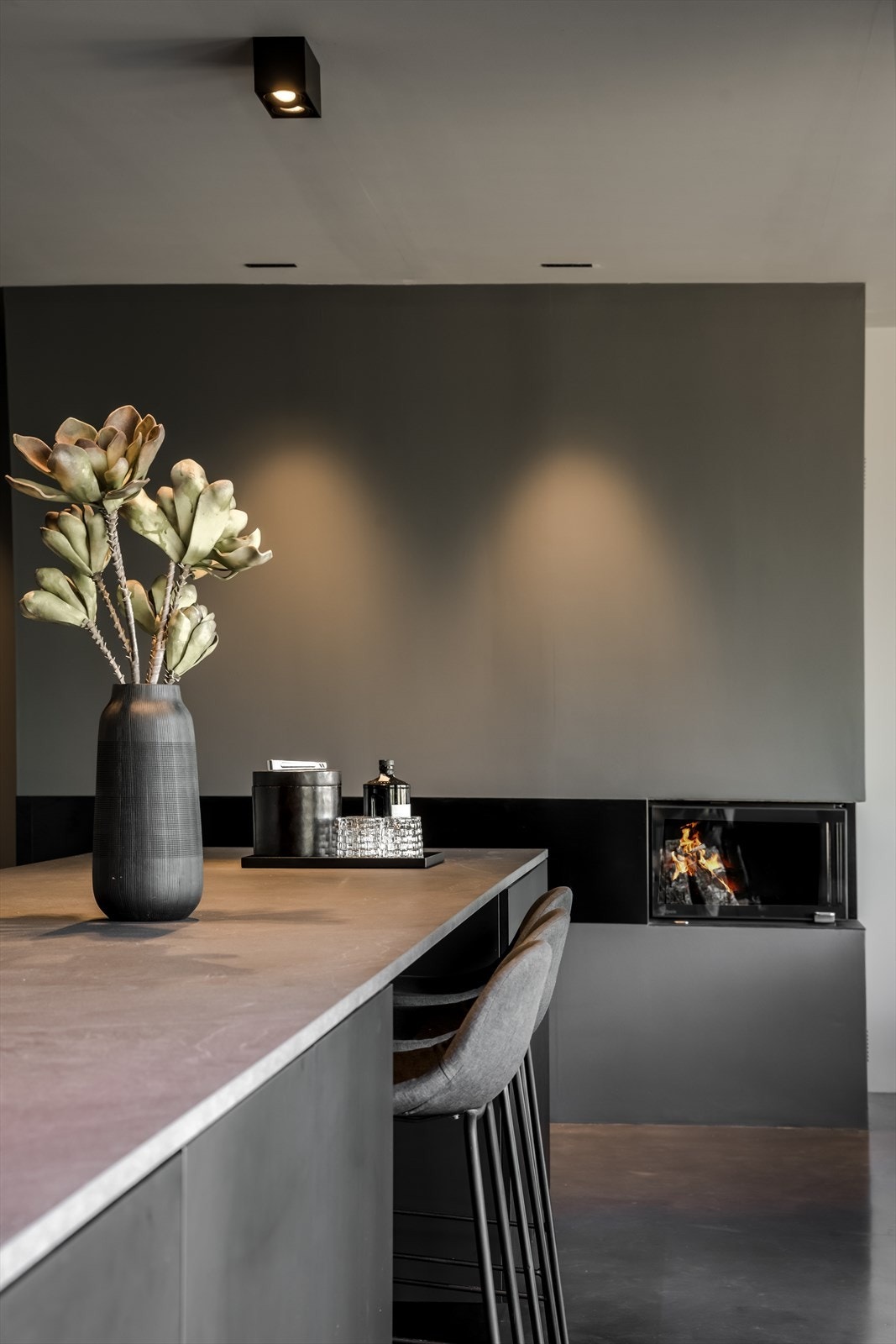 Integrert spiseplass i kjøkkenøy. Galleribilde