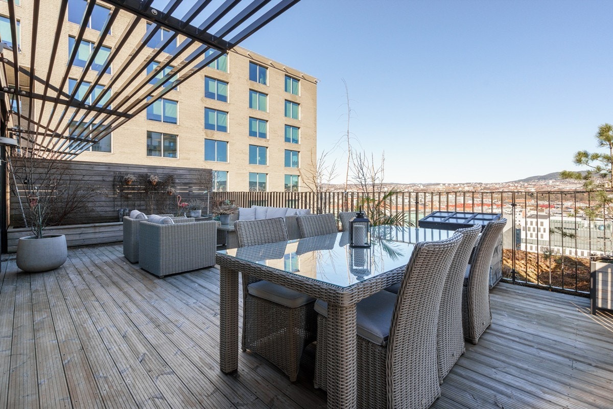 Terrassens areal gir mange muligheter for utemøbler. Galleribilde