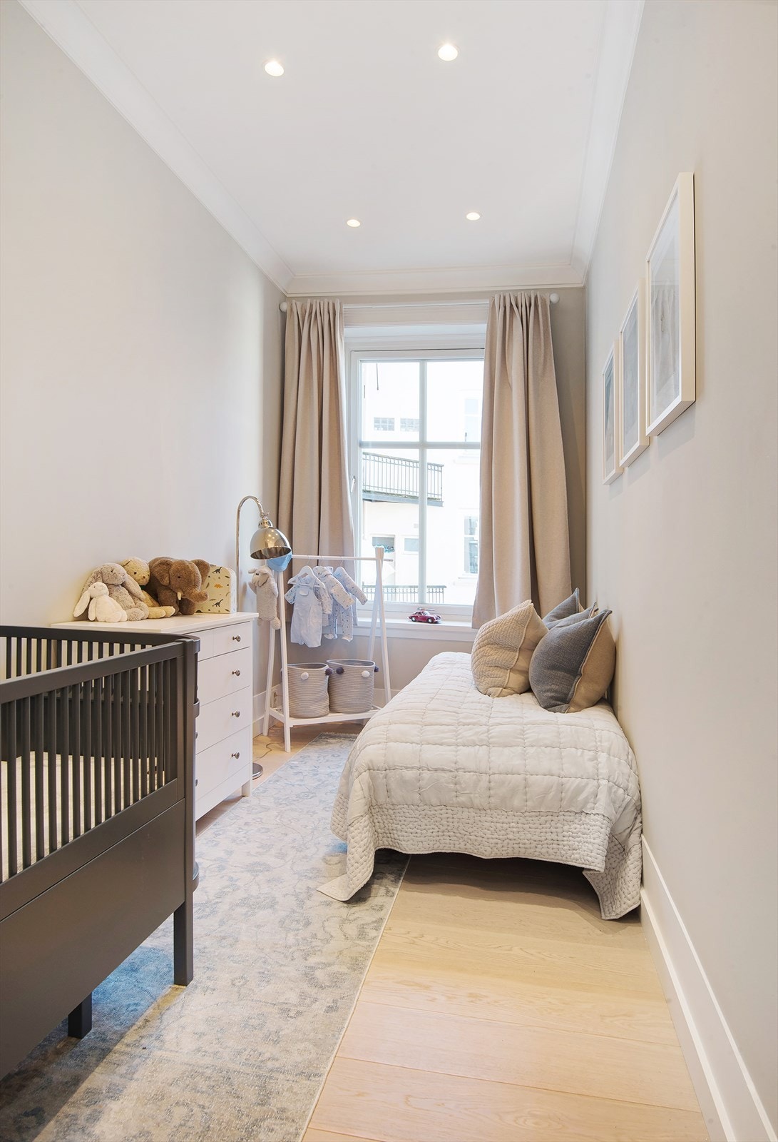 Soverom 3 er i dag innredet som barnerom. Alle soverommene vender for øvrig inn mot bakgård. Galleribilde