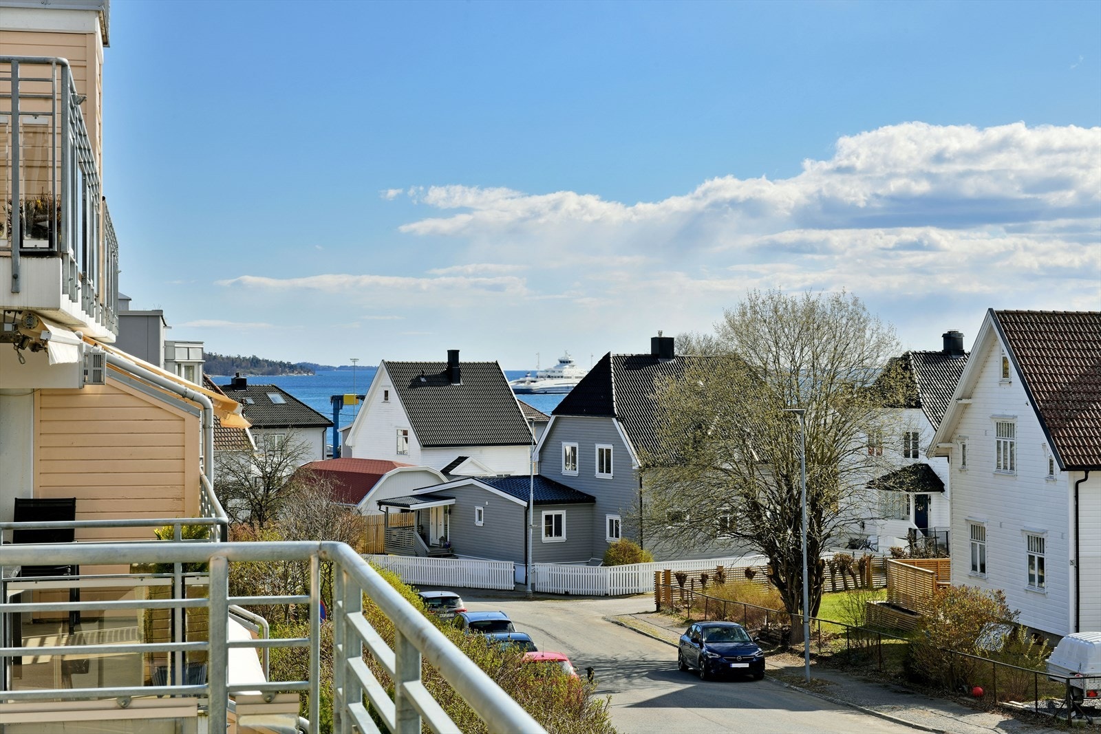 Velkommen til Glassverket 69 -En gjennomgående, pen 3-roms selveier med heis, garasjeplass og stor, solrik balkong. Galleribilde