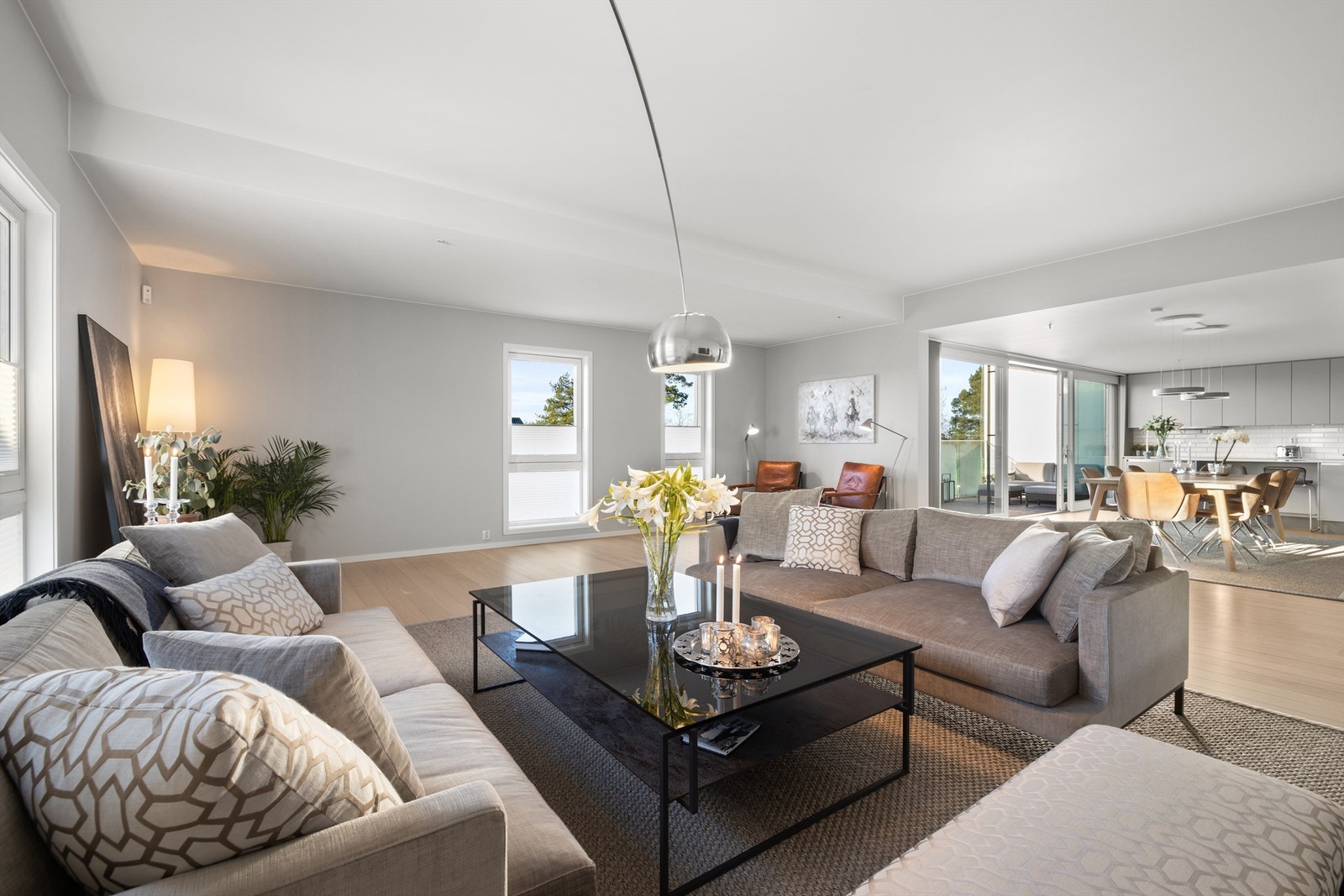 Stor stue og spisestue på over 80 kvm Galleribilde