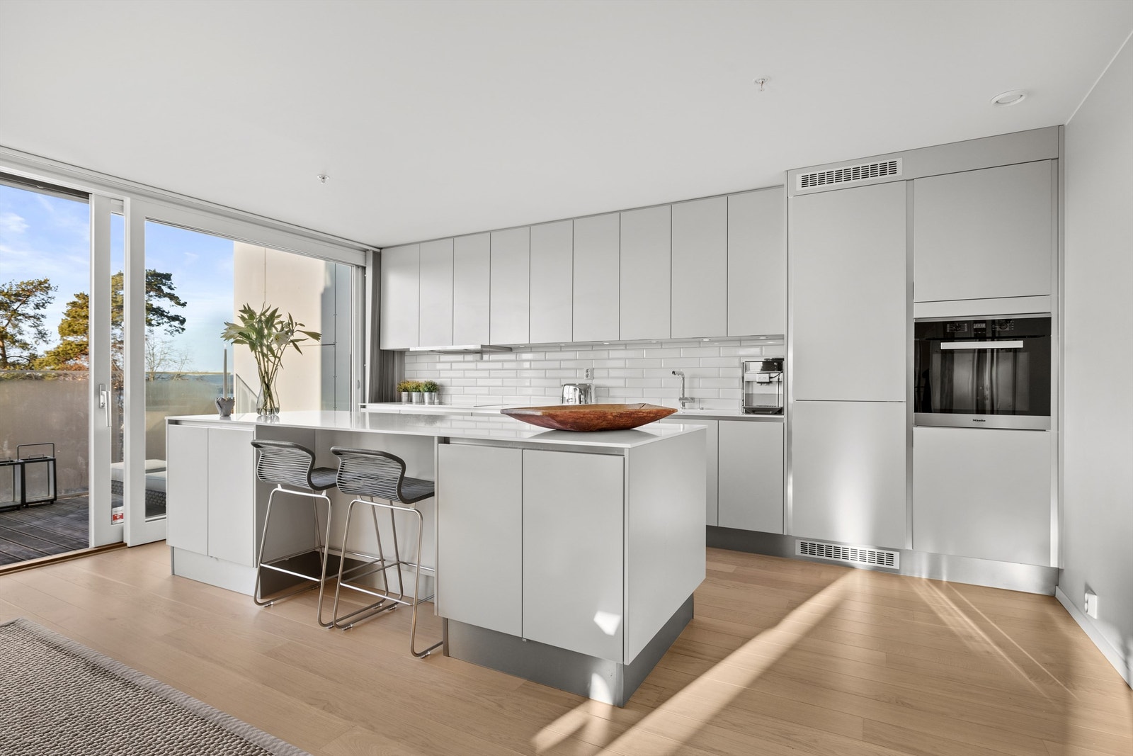 Kjøkken fra Mobalpa med integrerte hvitevarer Galleribilde