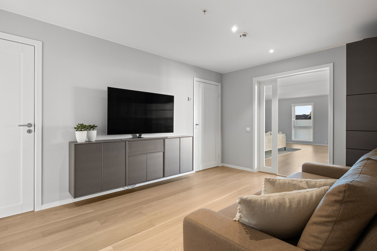 Allrom/tv-stue Galleribilde