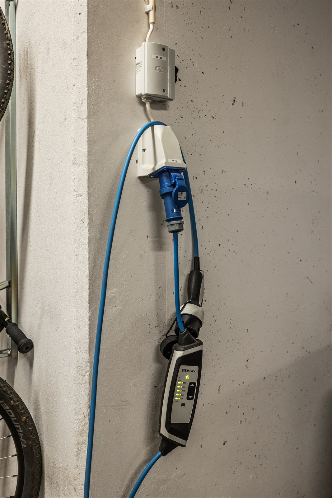 Opplegg for el. bil lader på begge garasjeplassene Galleribilde
