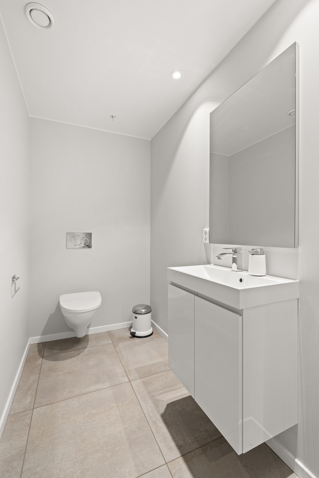 Gjestetoalett i tilknytning til entréen Galleribilde