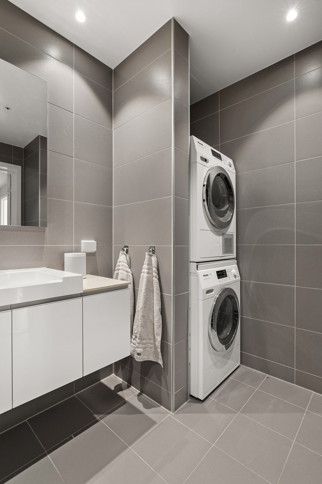 Bad 1 med opplegg for vaskemaskin Galleribilde