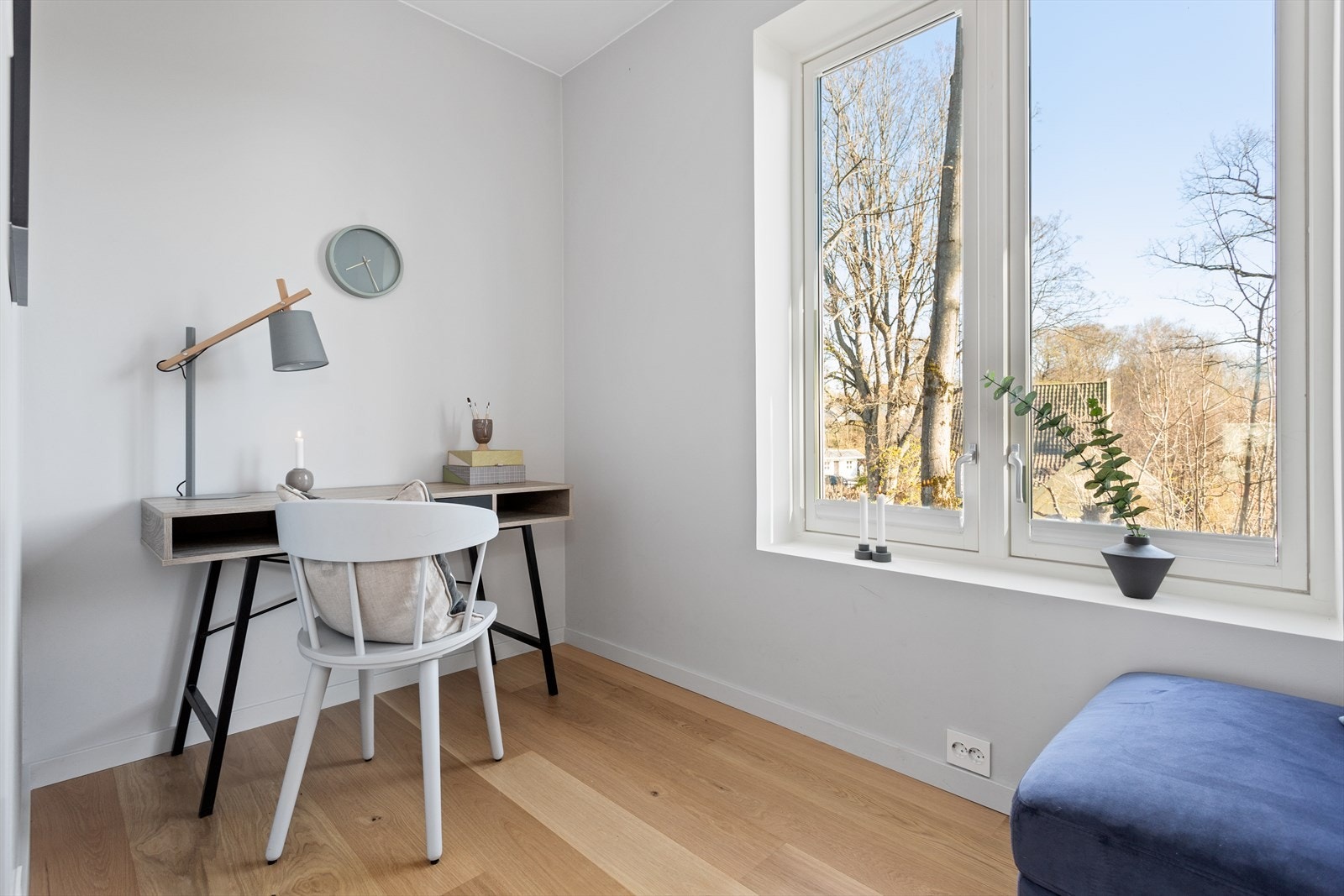 I 2. etasje er det også et kontor/gjesterom med hyggelig utsyn. Galleribilde