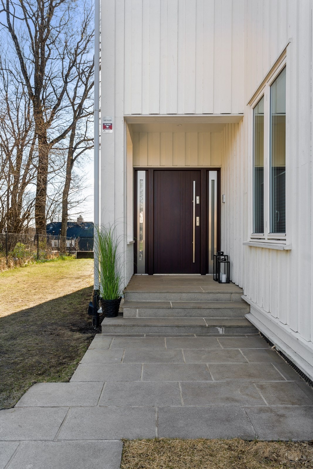 Boligen ble oppført i 1921 og er en klassisk, nydelig villa. Galleribilde