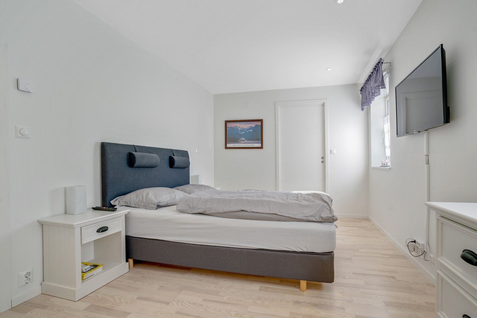 Foreldresoverom med walk in closet Galleribilde
