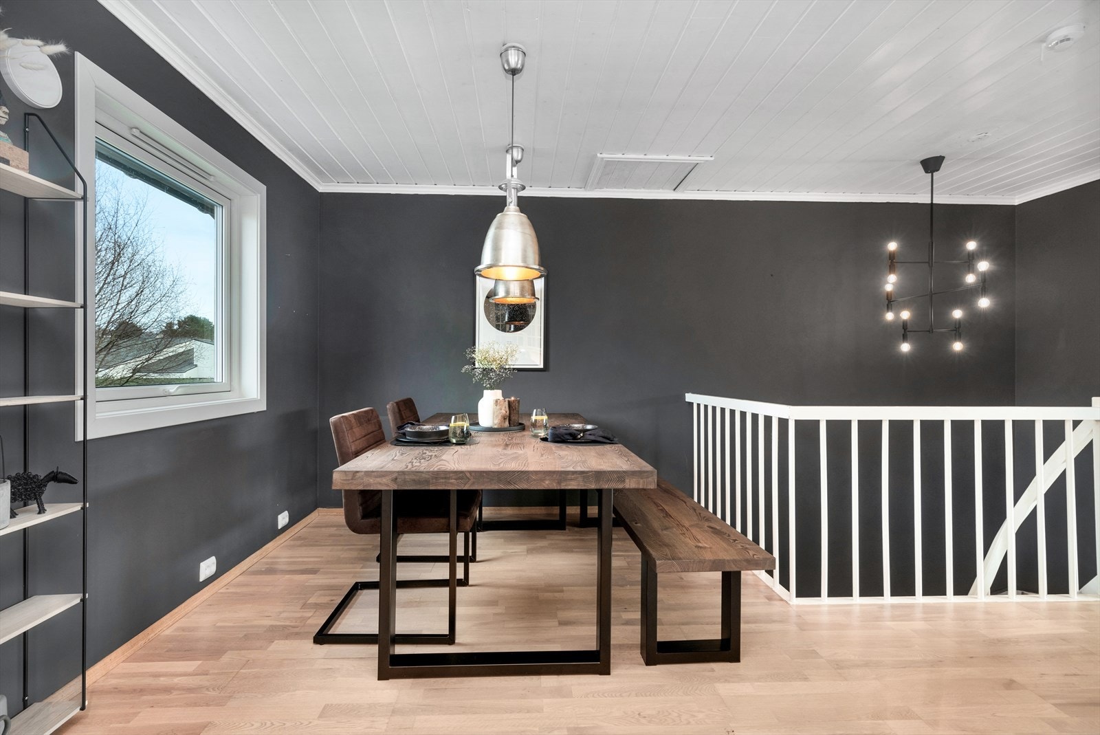 God plass til stort spisebord Galleribilde