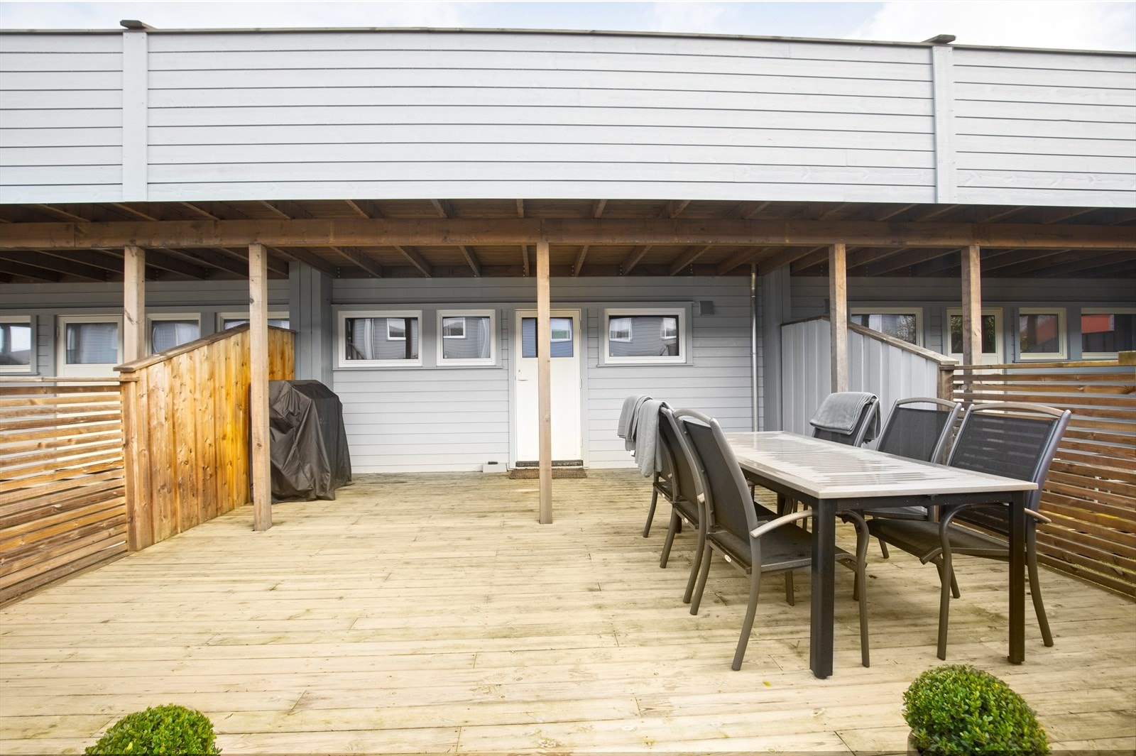 Flott terrasse som er bygget lenger ut Galleribilde