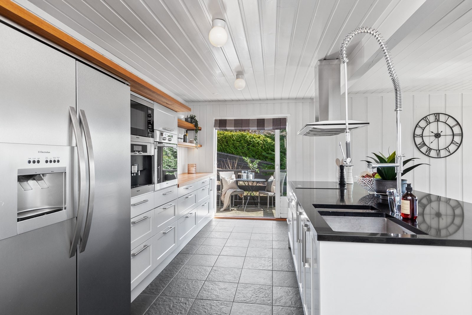 Utgang til hyggelig frokostbalkong. Galleribilde