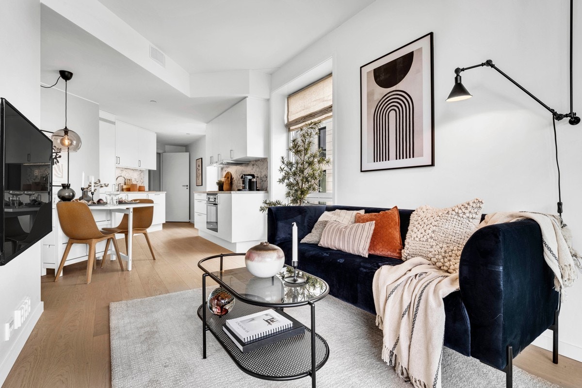 Plass til dagligstue. Det er fibernett i leiligheten. Galleribilde