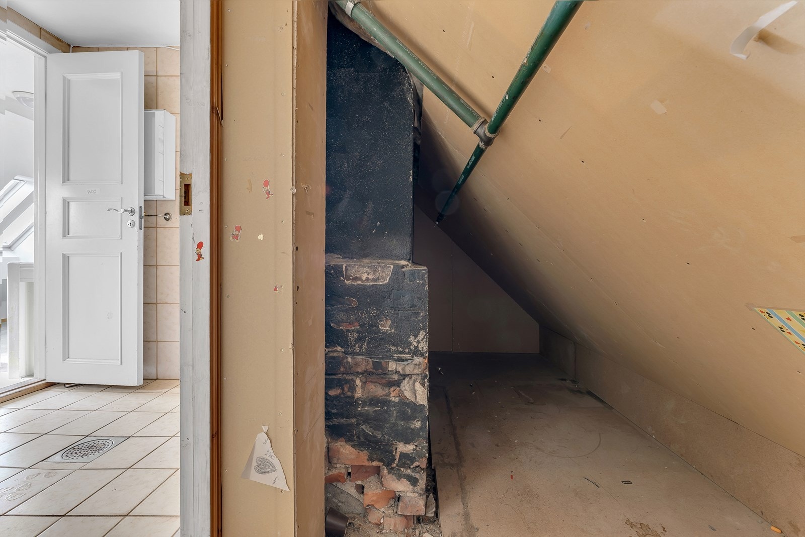 Bod/lagring bak bad/wc Galleribilde