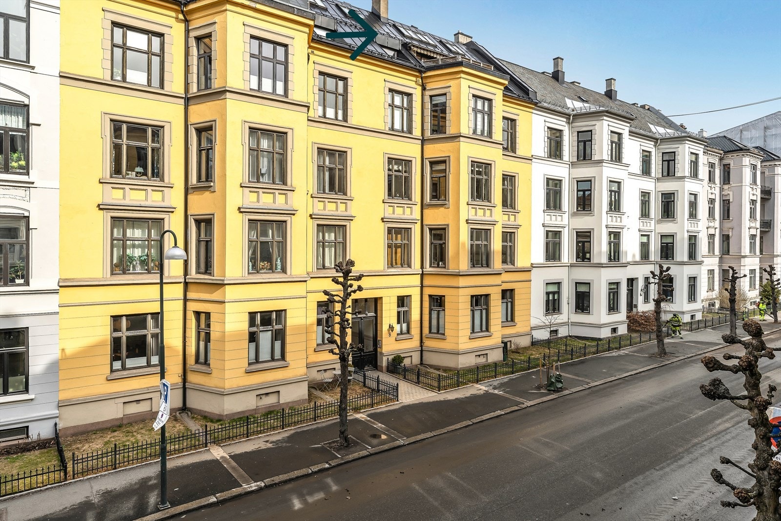 Velkommen til Løvenskiolds gate 8 - Oppussingsobjekt med 188 kvm gulvflate, toppleilighet med heis, 2 terrasser og peis Galleribilde