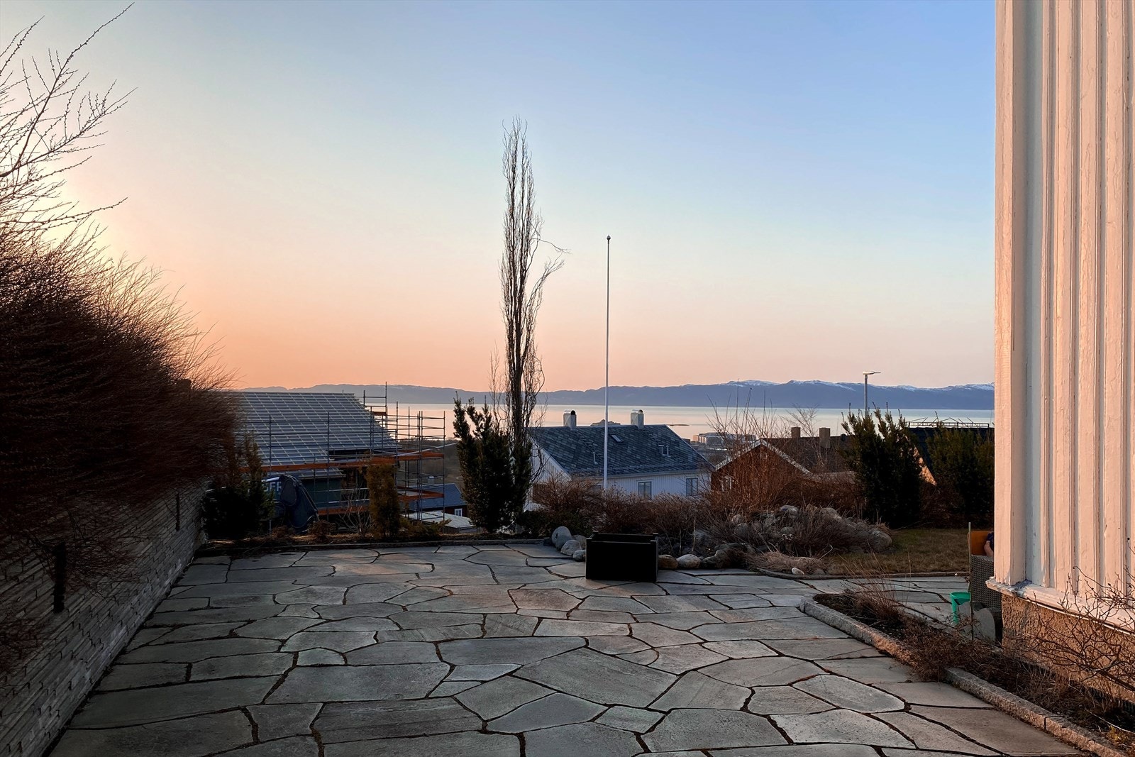 Fantastisk fellesareal med panorama over byen og fjorden. Galleribilde