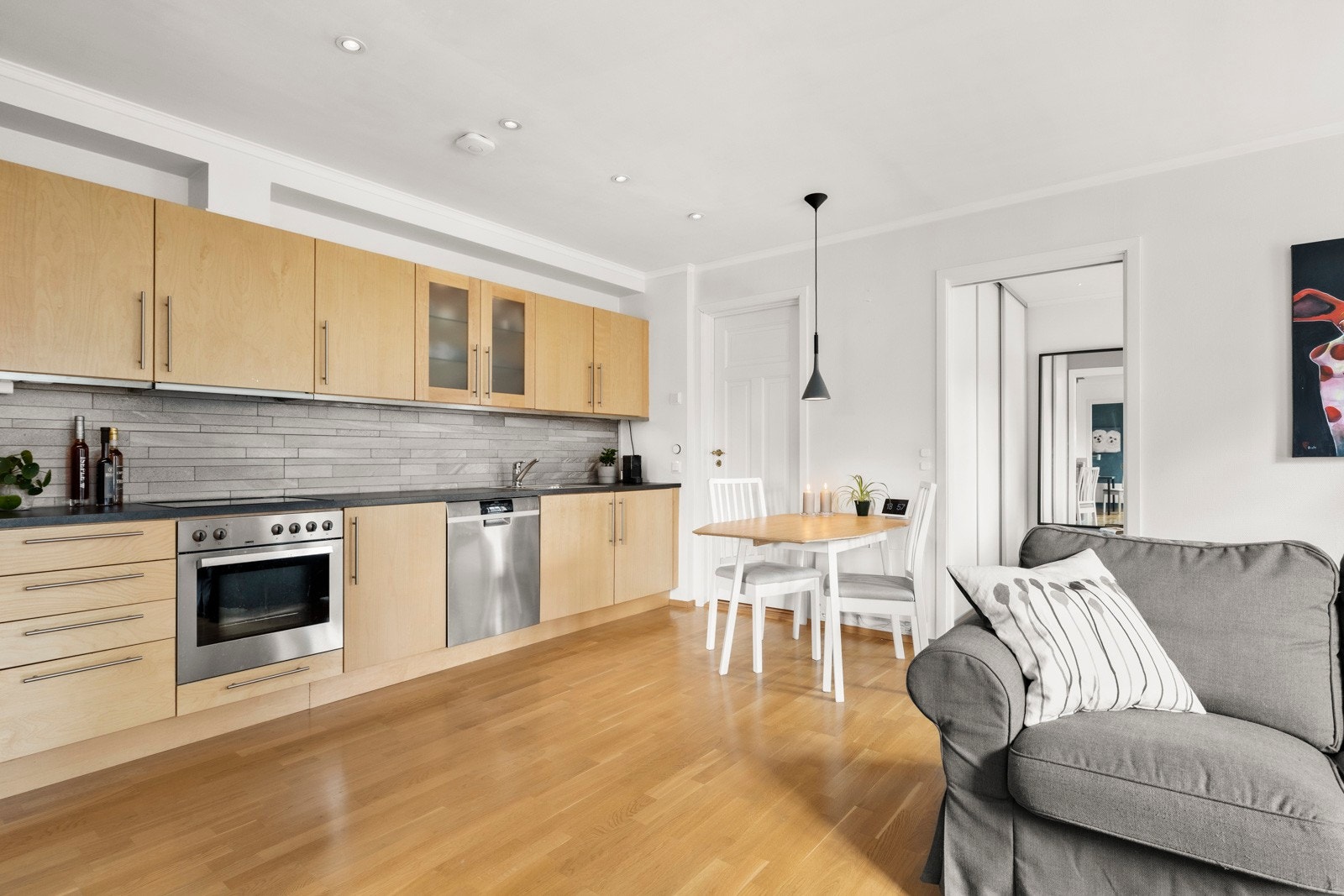 Leiligheten har en meget innholdsrik og effektiv planløsning. Galleribilde