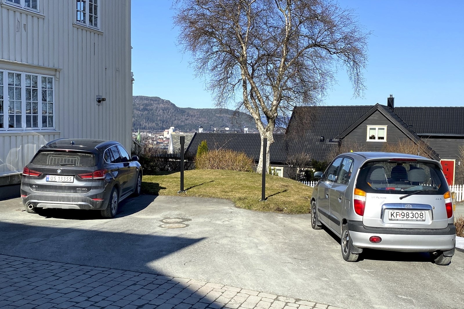 En parkeringsplass følger leiligheten. Galleribilde