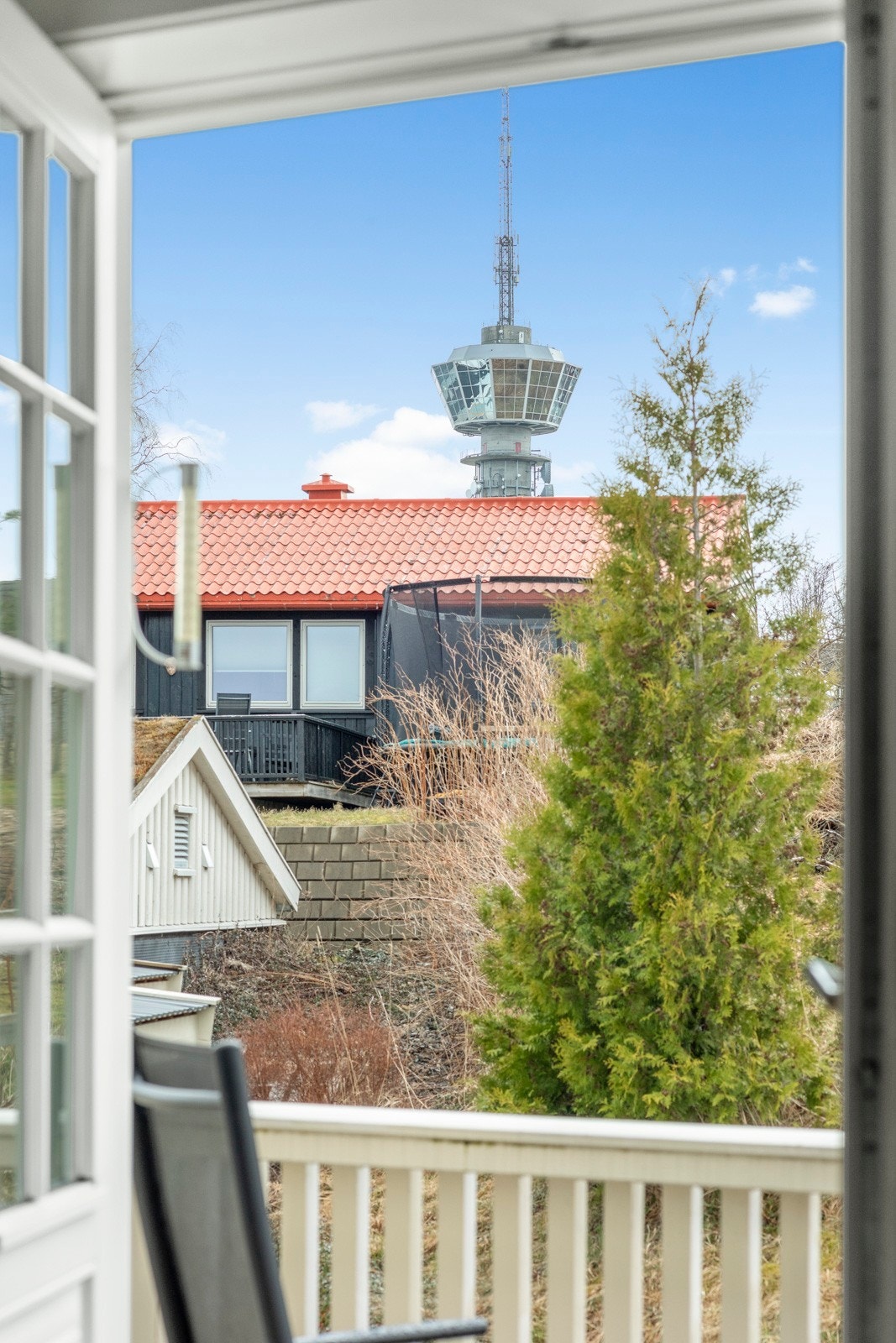 Flott utsikt fra stue vinduet. Galleribilde