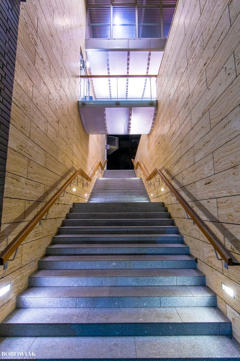 Trapper fra Sørkedalsveien og opp til borettslagets tomt. Trappefri adkomst fra motsatt side Galleribilde